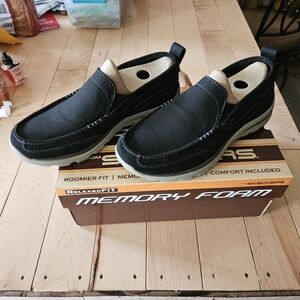 Skechers Men's Black Relaxed Fit Shoes